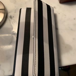 Kut from the kloth clutch